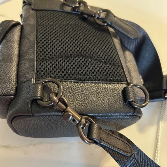 New in box Coach small sling. Not from outlet! - Picture 2 of 7